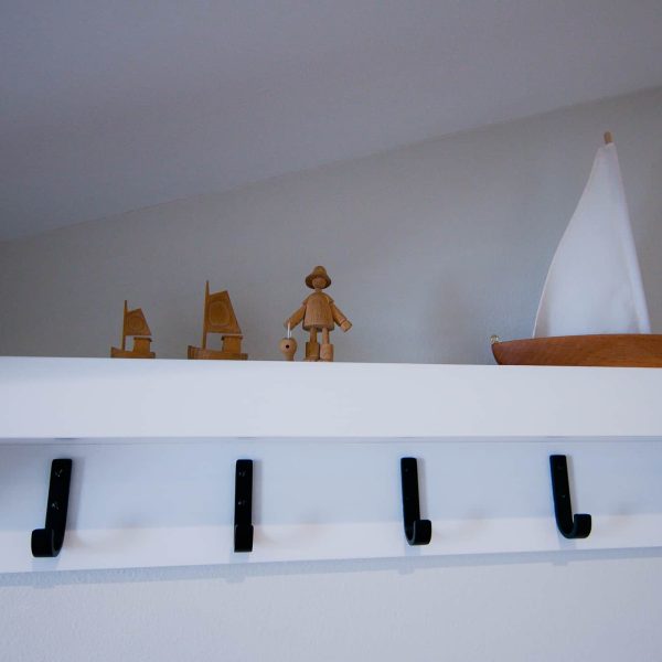 Harless Home on Pelican Point Guest Room Decorative Shelf with Wooden Sailor and Sailboat