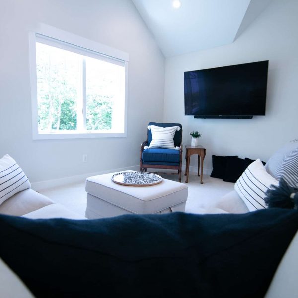Harless Home on Pelican Point Guest Sitting and TV Area