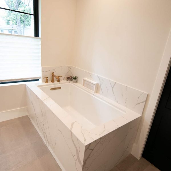 Newman Home on Lake Eunice, MN • master bathroom bathtub