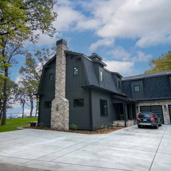 Zunich Home on Detroit Lake driveway and roadside entrance