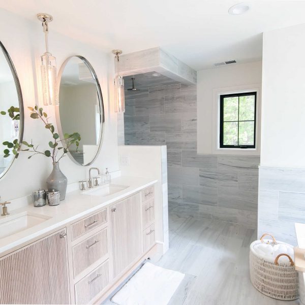Zunich Home on Detroit Lake master bathroom