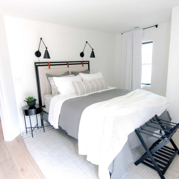 Zunich Home on Detroit Lake guest bedroom