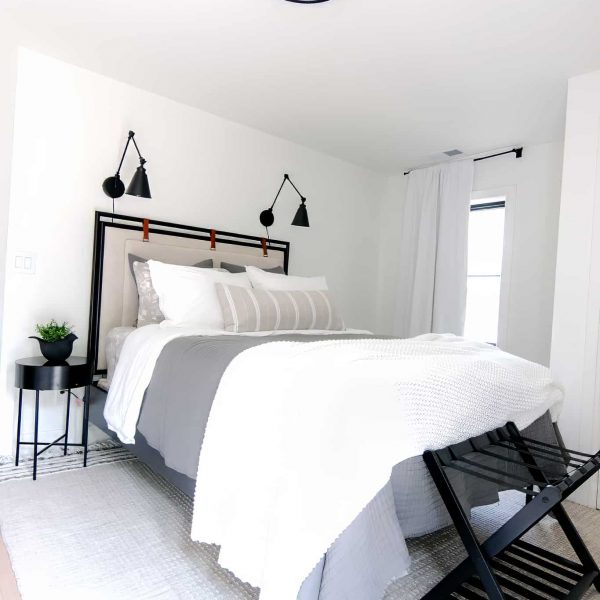 Zunich Home on Detroit Lake guest bedroom