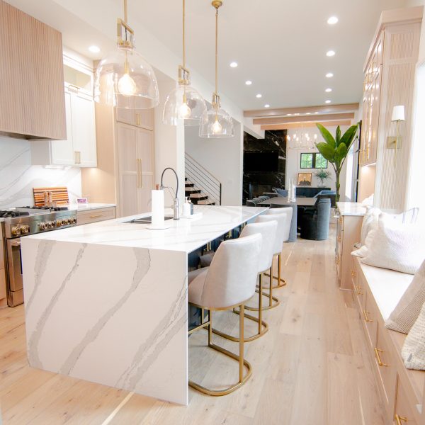 Zunich Home on Detroit Lake kitchen with island and sitting area