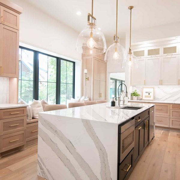 Zunich Home on Detroit Lake kitchen with island and sitting area