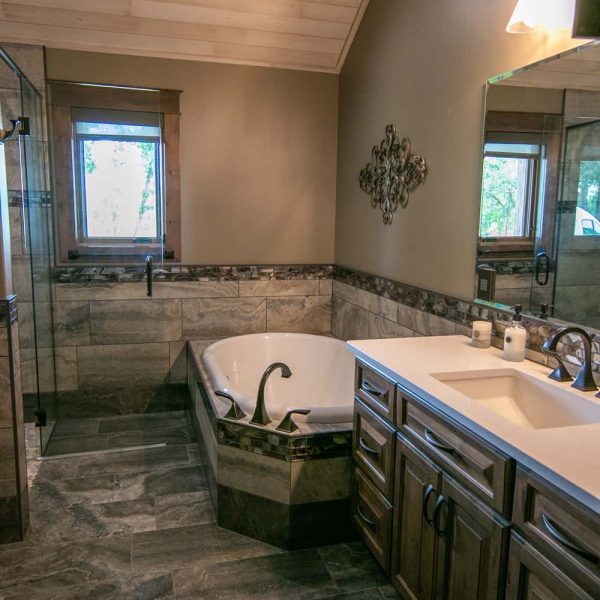 Briard Construction Model Home Master Bathroom Vanity & Bathtub